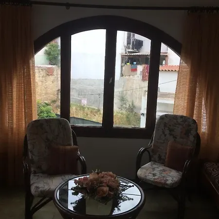 Pettite Morfo Hotel 2*