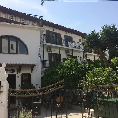 Pettite Morfo Hotel
