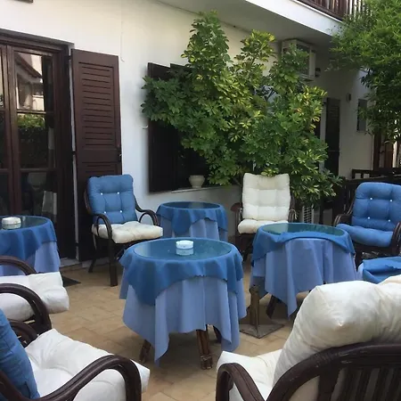 Pettite Morfo Hotel