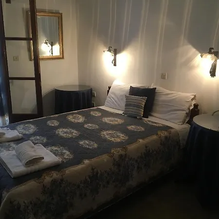 Pettite Morfo 2* Skiathos Town