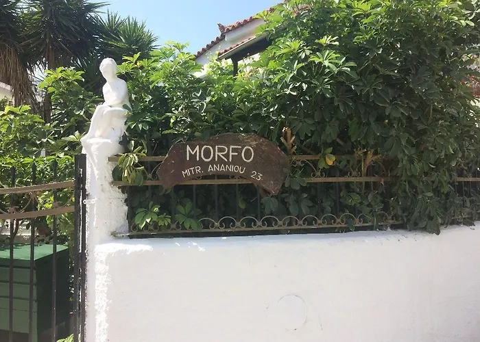 Pettite Morfo فندق 2*