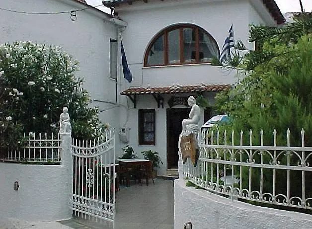 Pettite Morfo مدينة سكياثوس