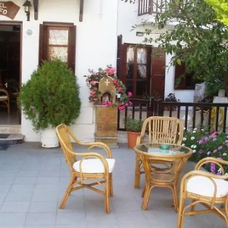 Pettite Morfo Hotel 2*